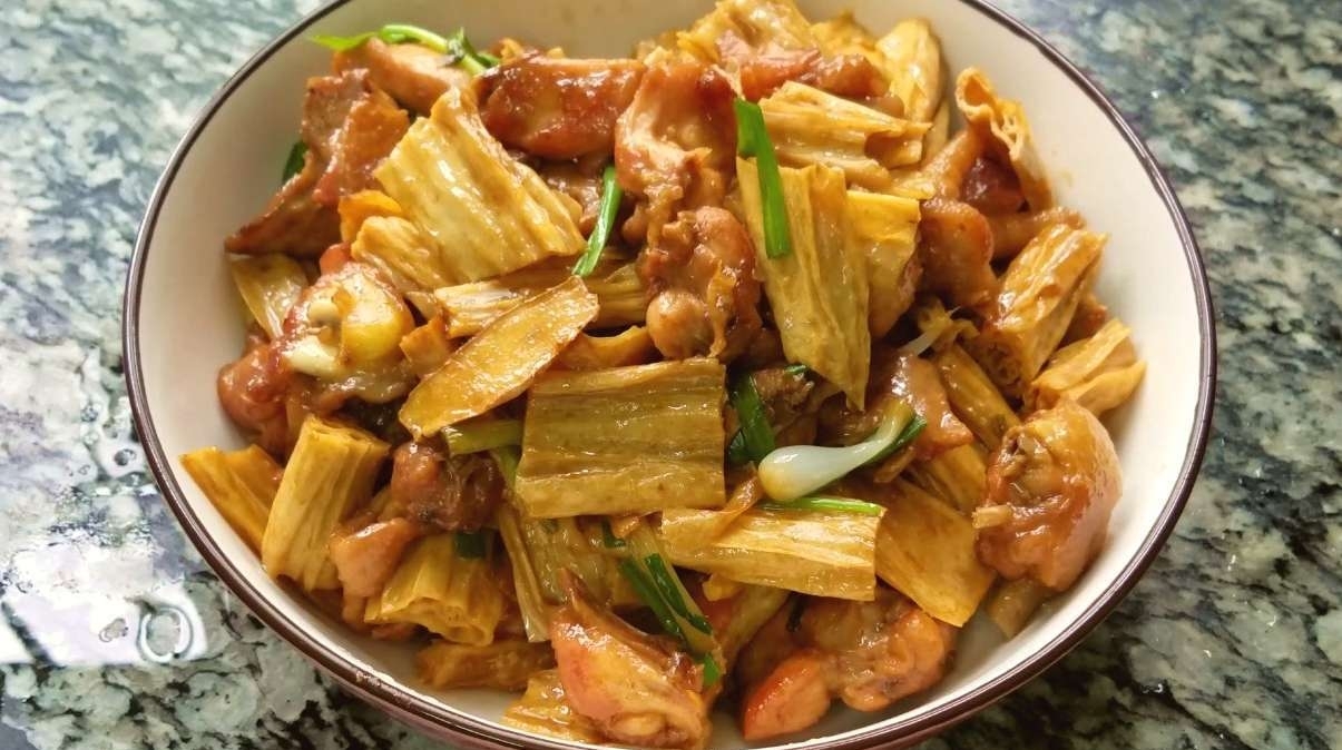 教你营养美味的腐竹焖鸡,香而不腻,好吃下饭,隔壁小孩馋得不行_哔哩