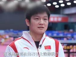 Télécharger la video: 小胖说害怕乒历史战绩葬送在自己手里…“1：2赢回来 就好像一个头埋在水里的人能把头重新抬起来的感觉”…关于退役的事，说交给时间