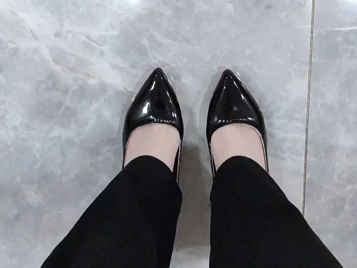 中午你吃脚踩面包嘛