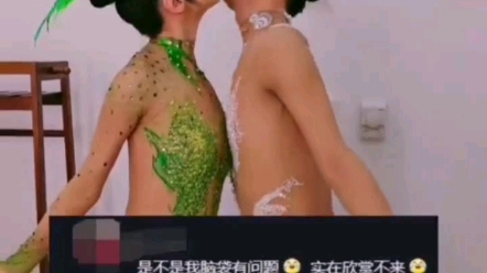 杨丽萍爱徒回应跳孔雀舞男女贴身来回乱蹭引争议被批不雅!当事人回复以事实编舞…4月4日,杨丽萍爱徒肖蓉浩上传的孔雀舞视频被网友批不雅.收到质...