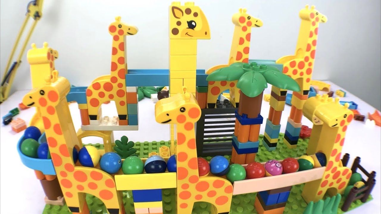 怎么用积木给9只长颈鹿搭建滑梯和超级轨道?