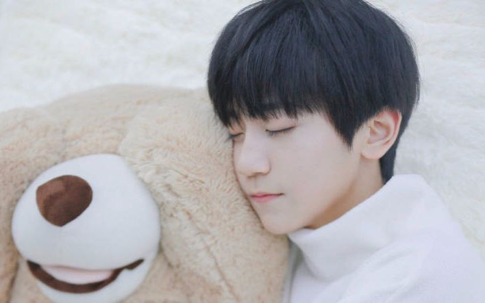 李天泽桃子舔屏向