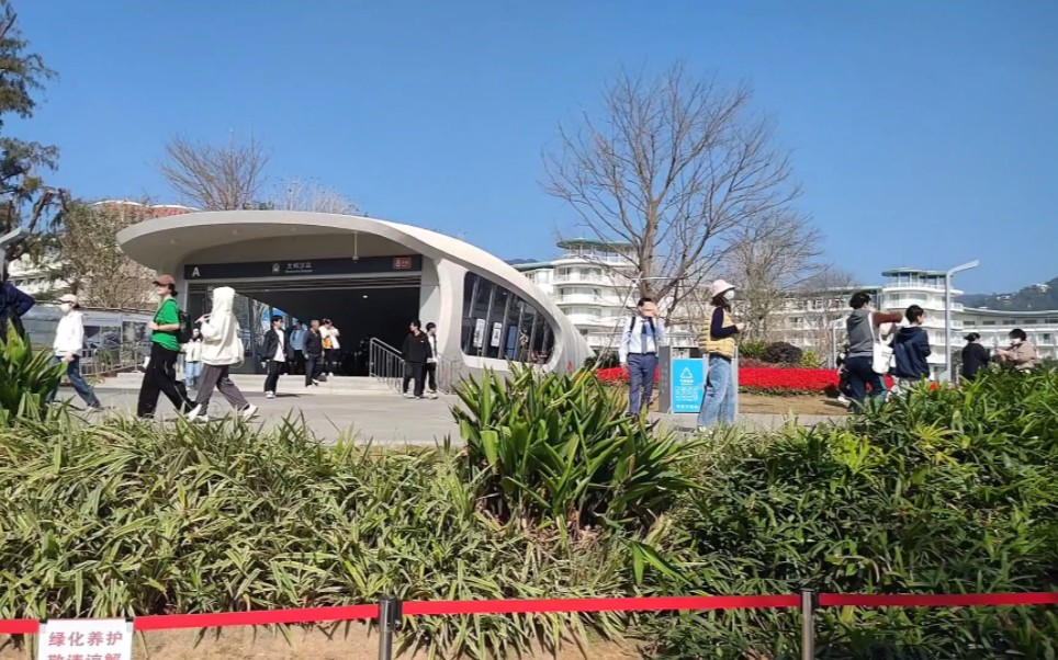 新开通的深圳大梅沙地铁站周边环境