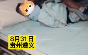 Download Video: 妈妈和孩子晚上回家，发现床上多了个娃。 女子：没锁门，是孩子走错了