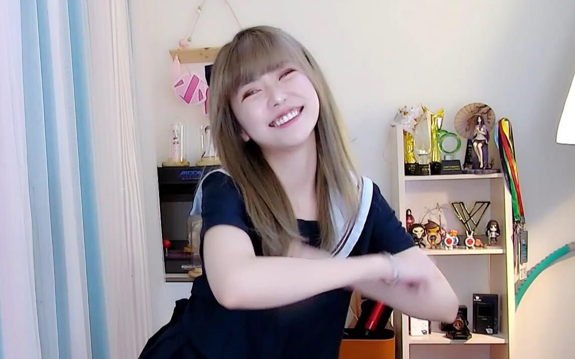 jk高中生の日常周淑怡跳宅舞把可爱打在公屏上