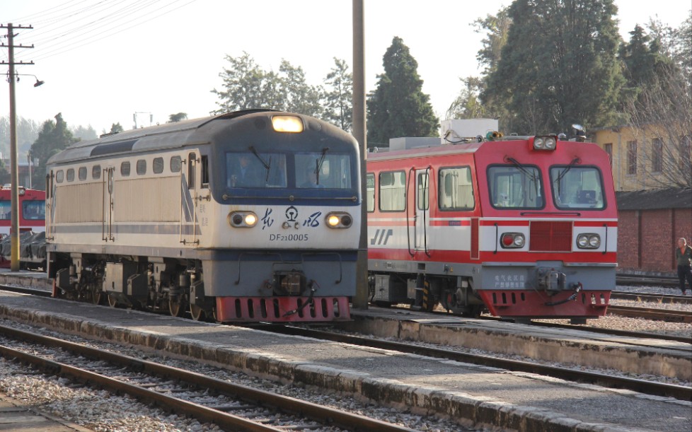 【中国铁道】昆河铁路-米轨df21单机52002次宜良站三道通过