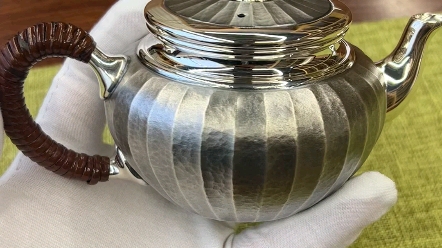 日本高端银壶 大渊银器 立筋纹后手急须.