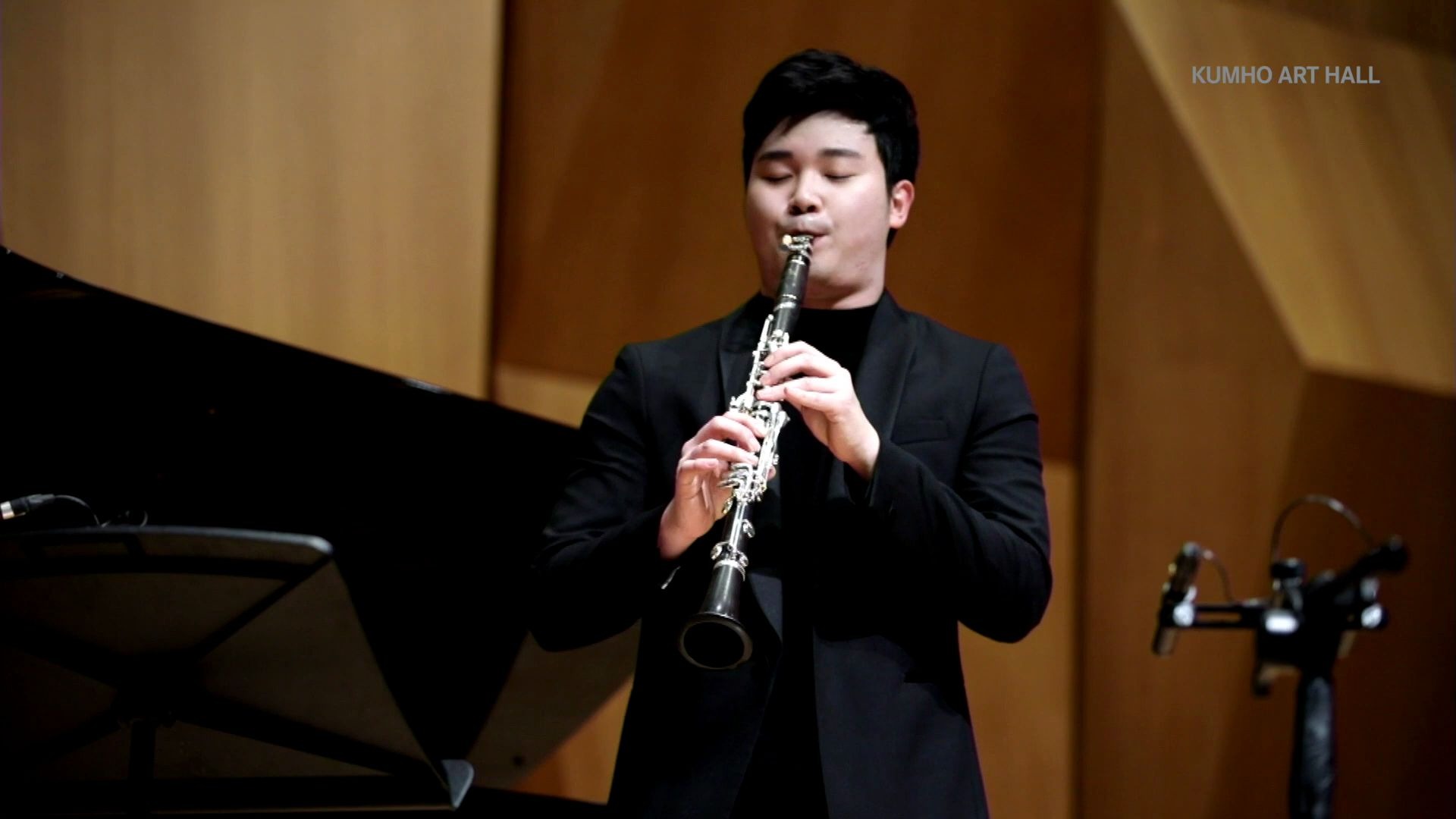 [图]《胆小鬼》 Han Kim plays Scaramouche, Suite for Clarinet and Piano by Darius Milhaud