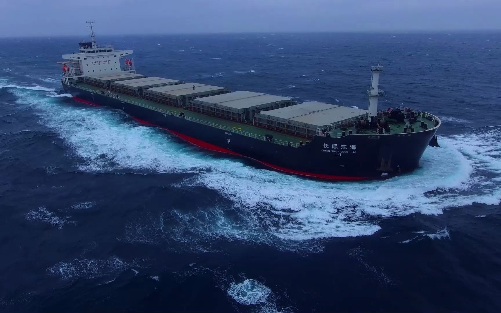 无人机作死航拍,海船大风浪航行中起降,关闭所有返航,指南针受干扰,全