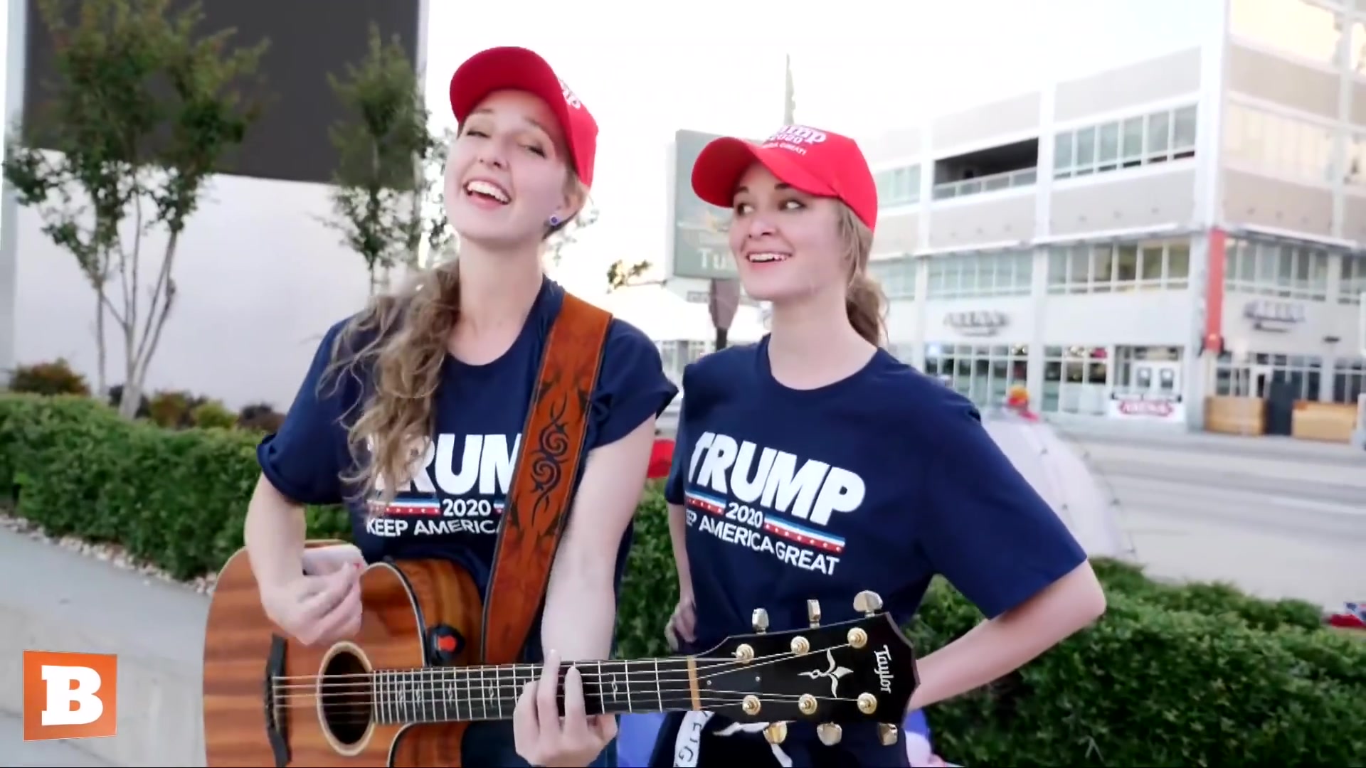 [图]Pro-Trump Girl Band Performs ‘Keep America Great’ Ahead of Tulsa Rally