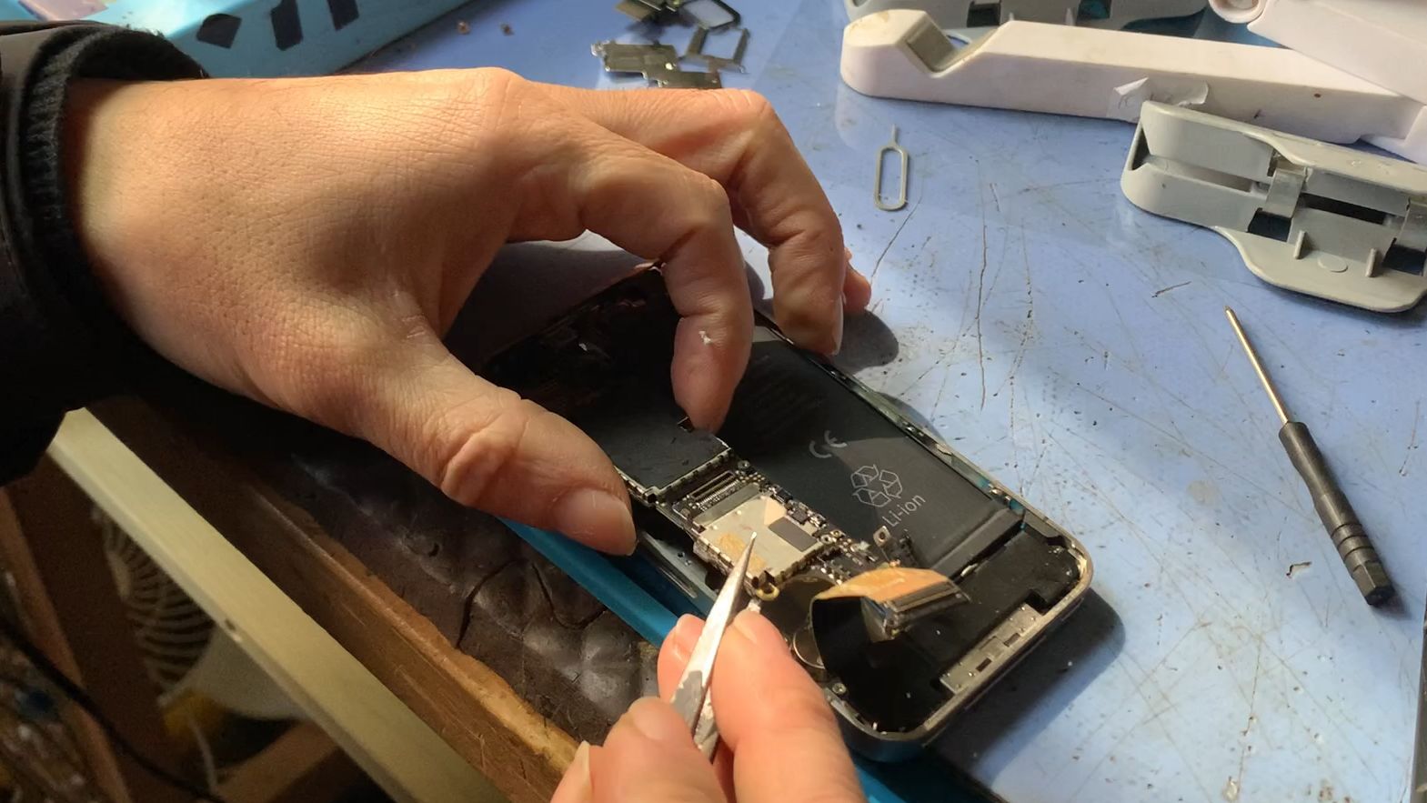 iphone4s修复开关机键