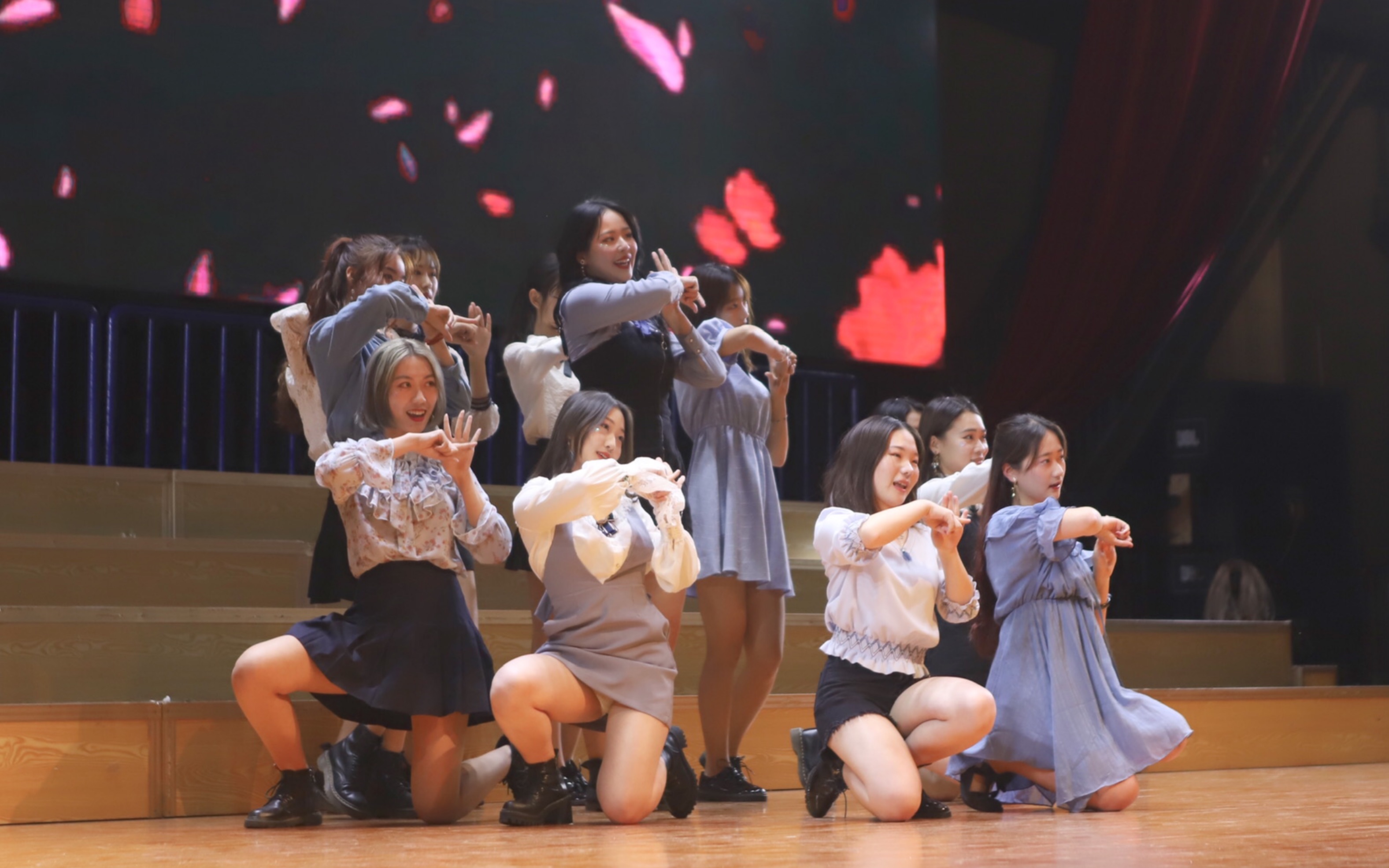 南开大学冰火舞蹈团la vie en rose翻跳(社团文化节闭幕式演出版)