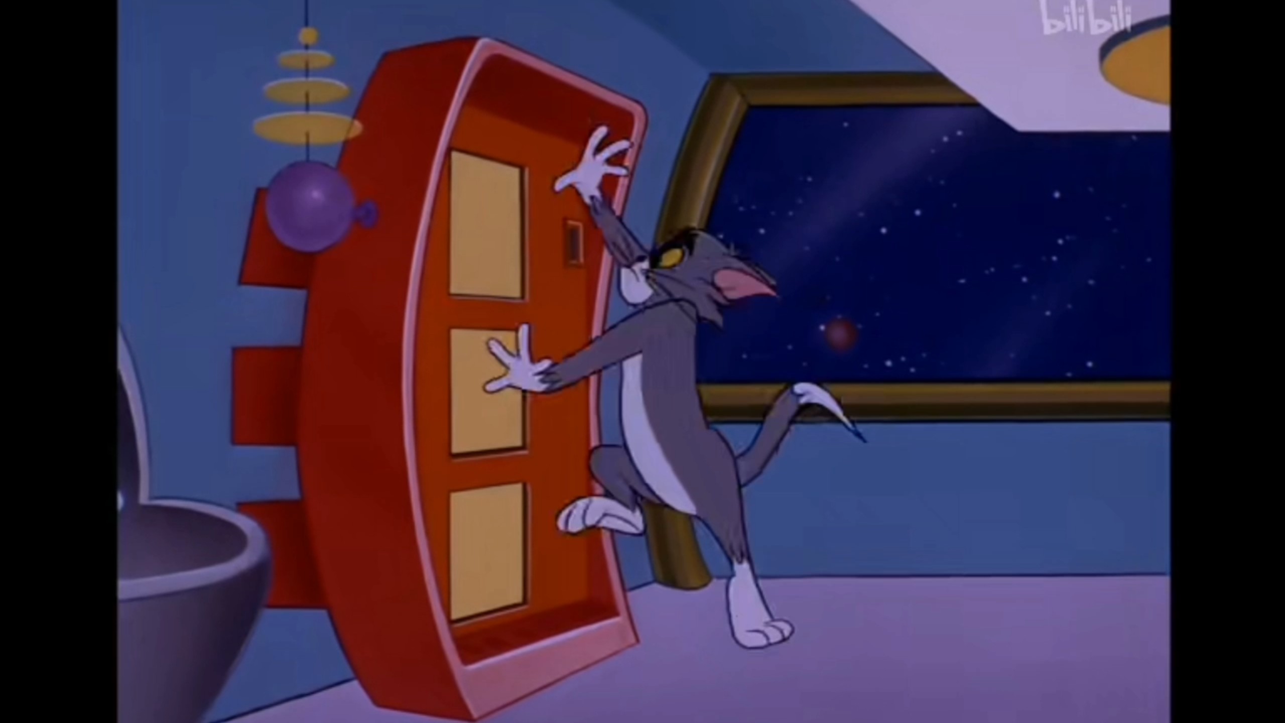 老鼠准备了辣椒酱汉堡给猫吃