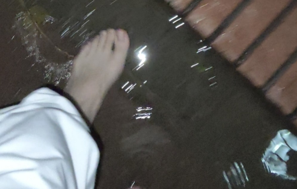 赤脚走砖路#夜晚散步