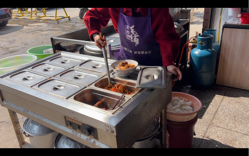 湖南湘西的米粉真美味呀,9块一碗鸭肉米面让人回味无穷,不够吃呢哔哩哔哩bilibili