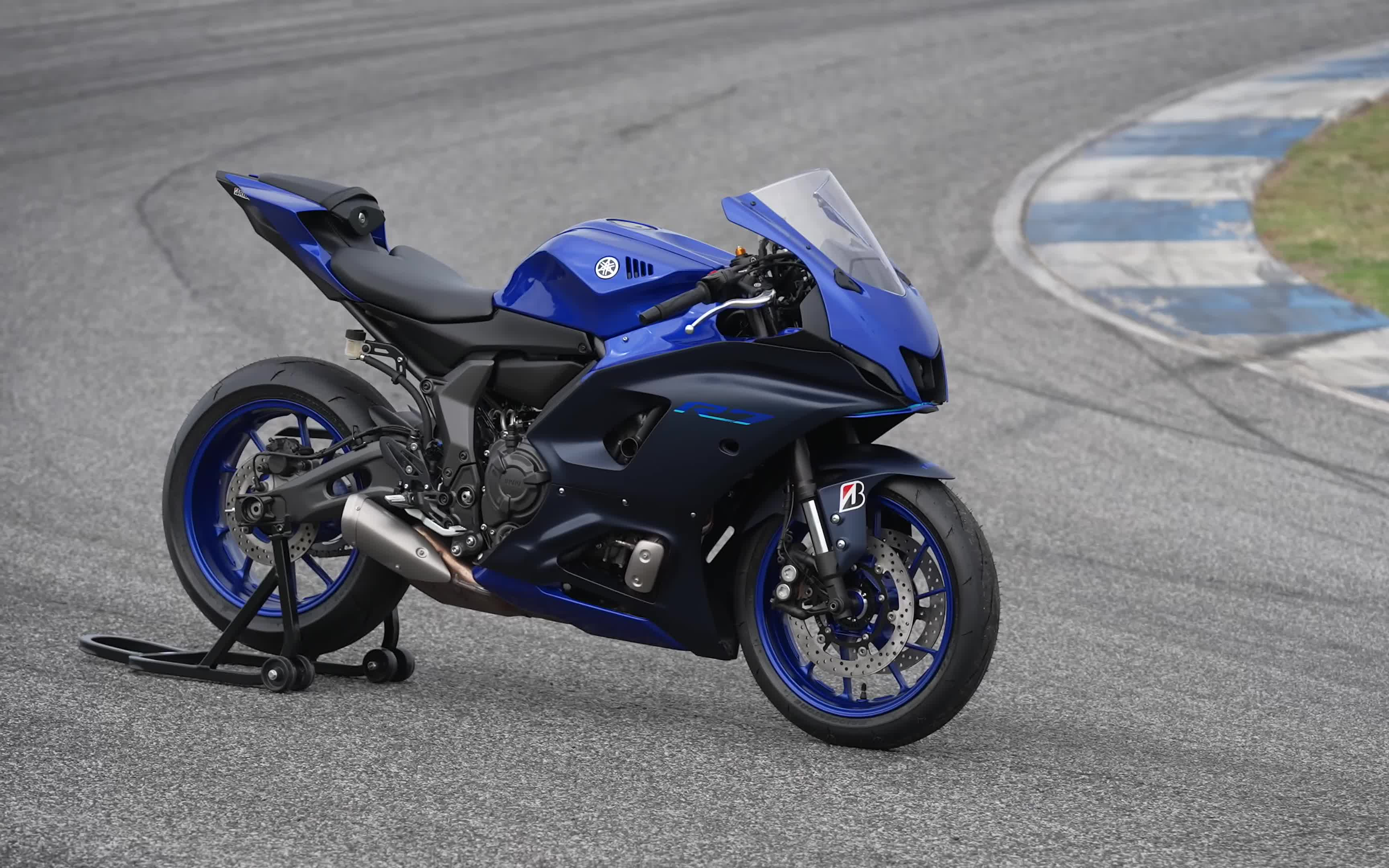 4k测评 / 雅马哈r7 英语生肉试驾报告_哔哩哔哩_bilibili