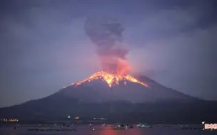 Скачать видео: 从另一视角，看日本樱岛火山喷发