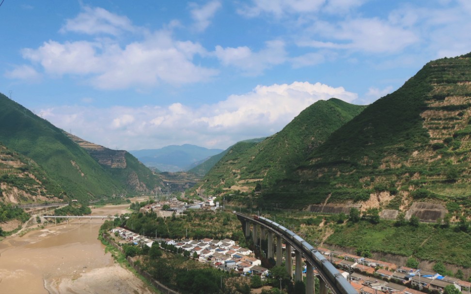 5.13 z41下行通过陇海铁路宝天段拓石站