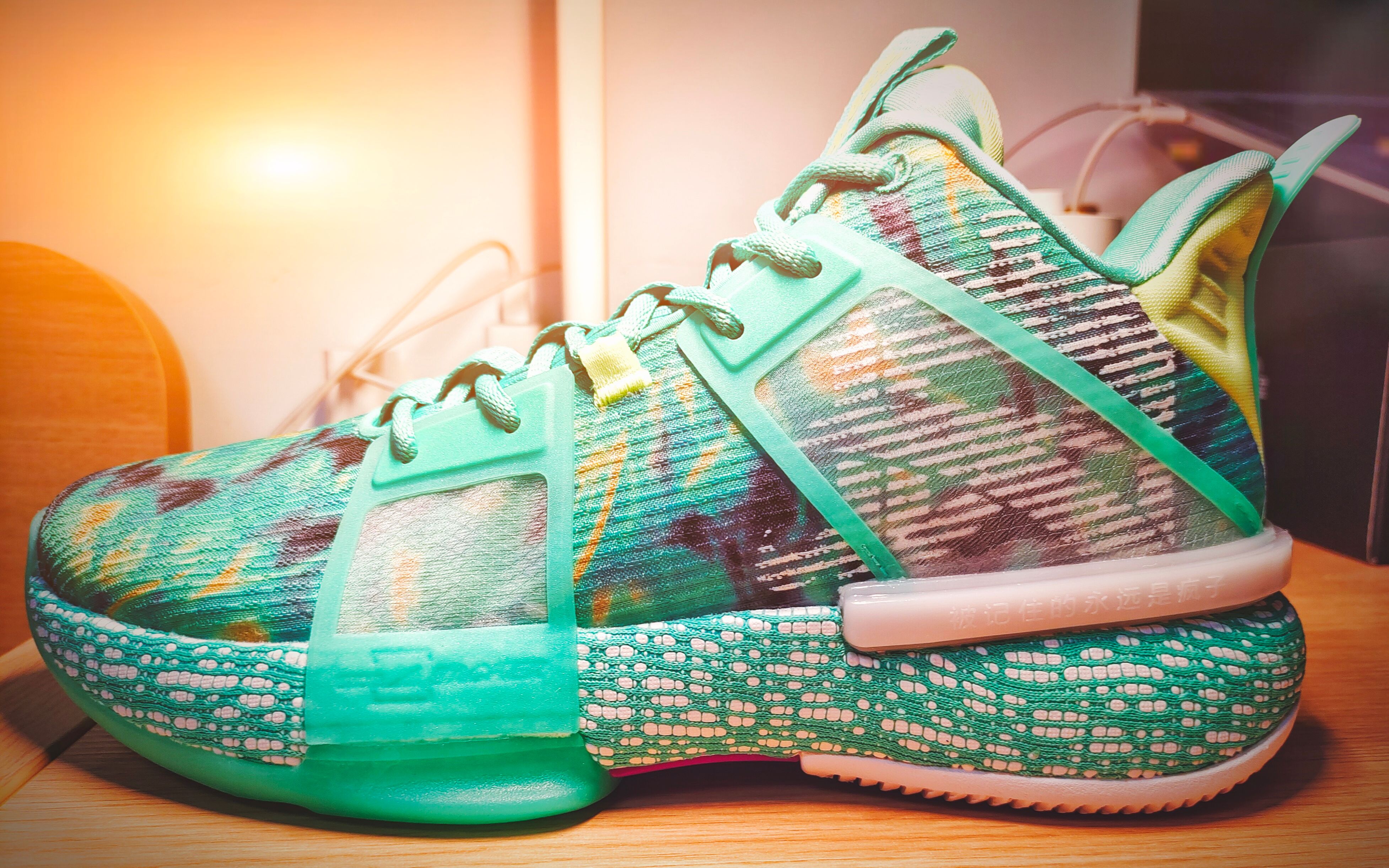 100多块的安踏要疯怎么样?映入眼帘的是"疯"火燎原!anta冲击一代!