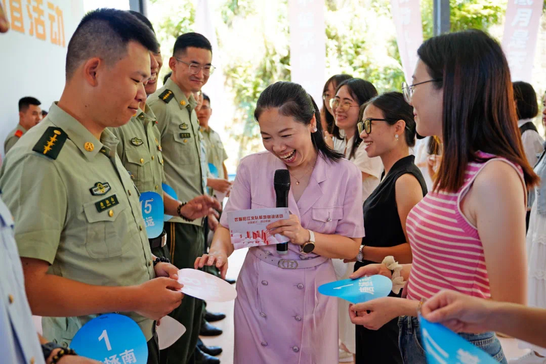 军地联谊情似火,携手共进意相连.为提高官兵幸福指数帮助适龄青年搭建平台,“缘聚阳江ⷧ›𘧺楆›营”军地联谊活动,开启寻爱之旅共赴浪漫之约哔哩...