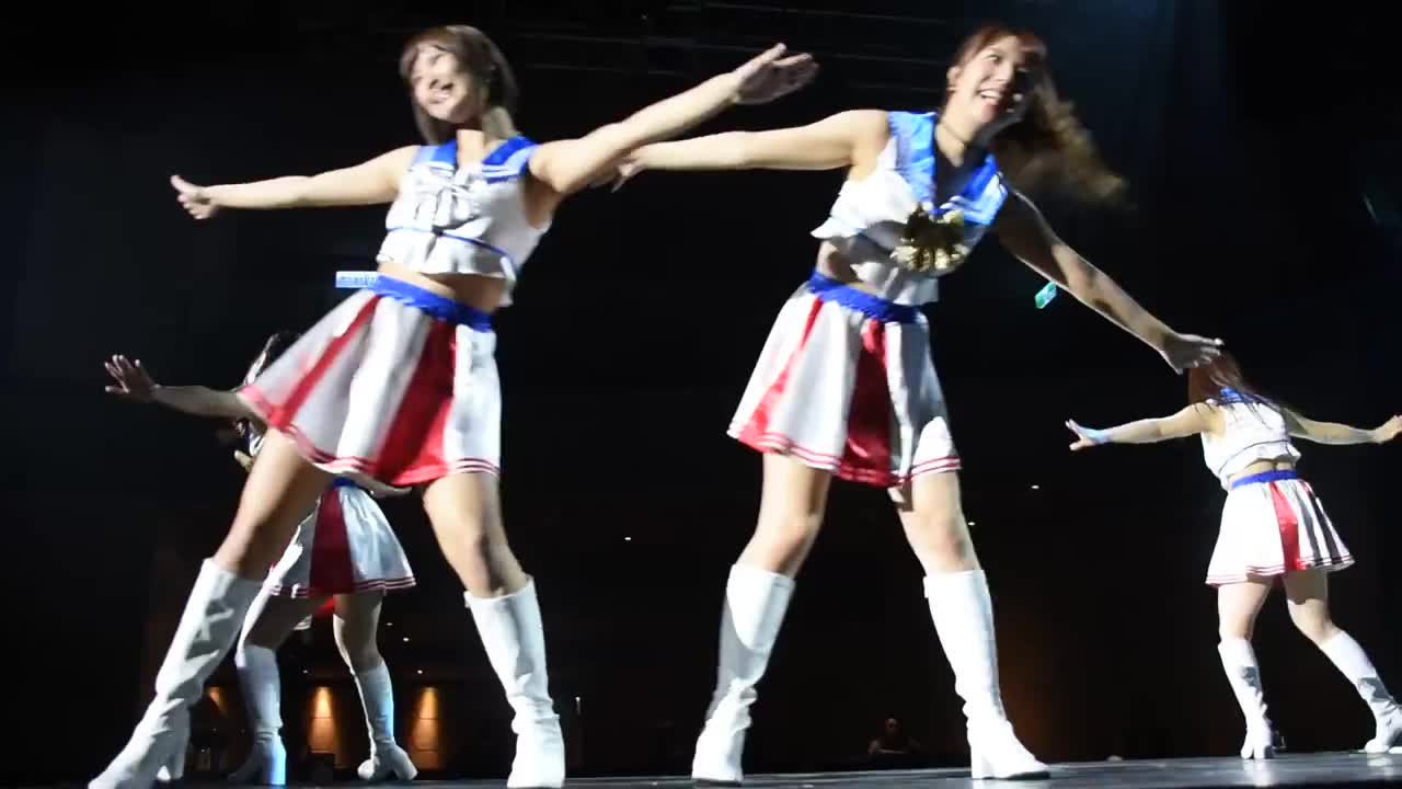 三上悠亜 , 神咲詩織 , 湊莉久 , 古川いおり一起跳舞