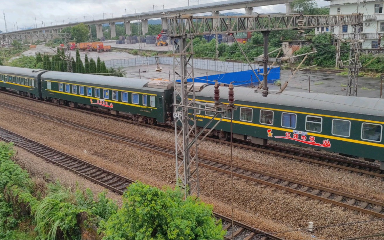 南局王牌特快t147次"红领巾号"车底通过宜春西站下行往萍乡