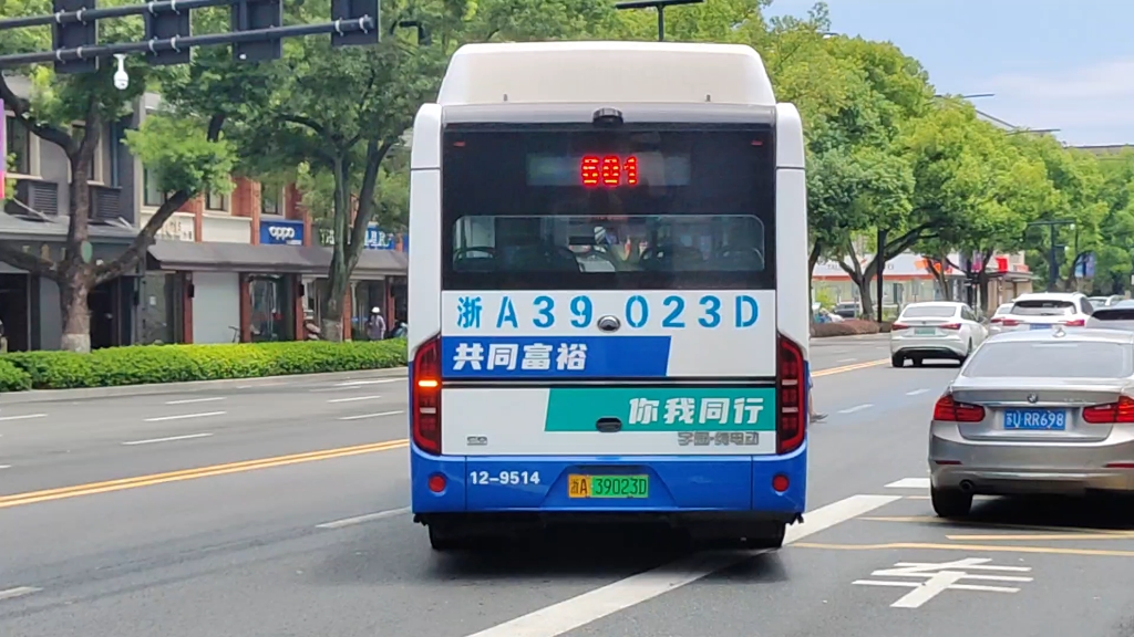 公交车背面图片