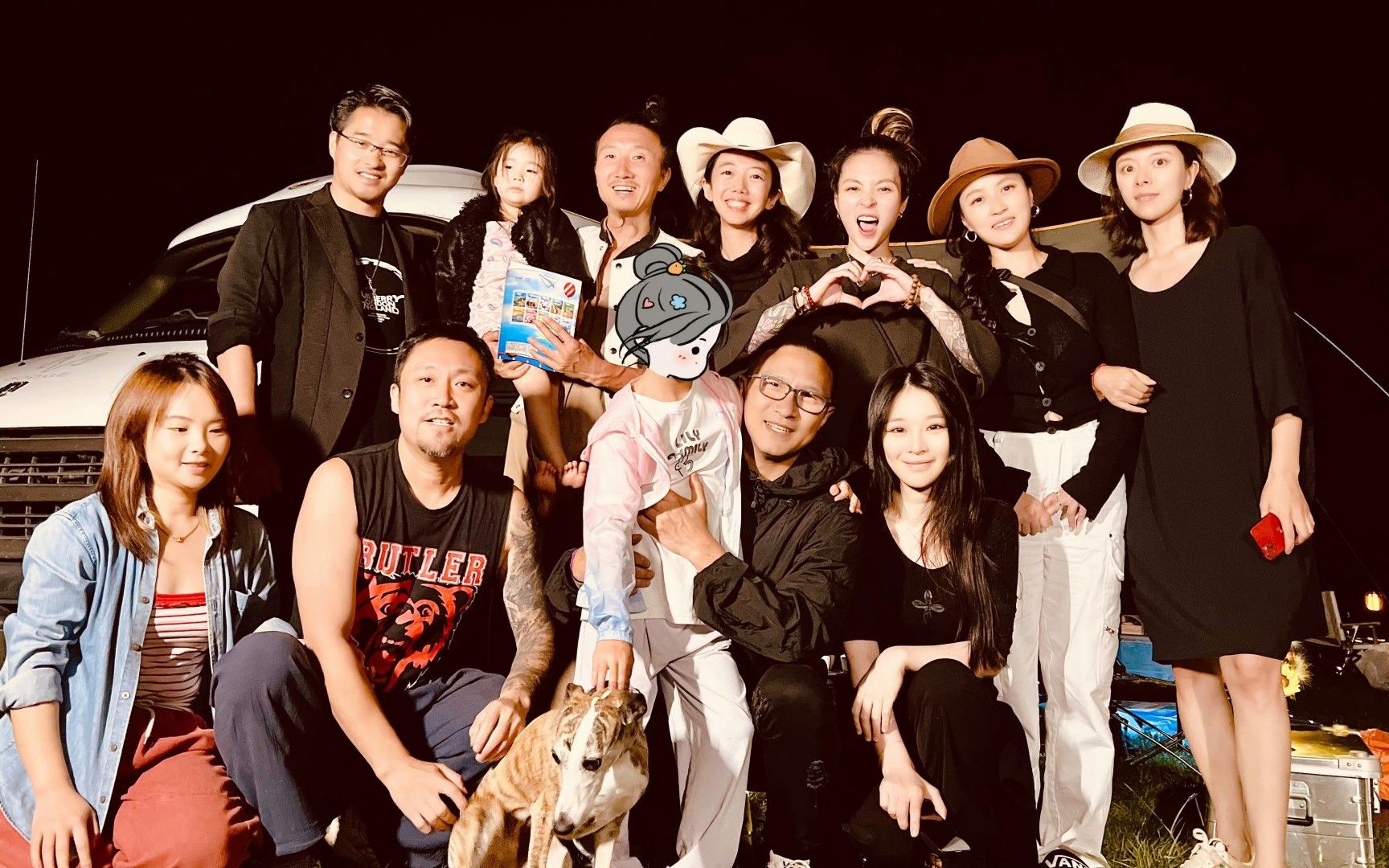 爱徒毕夏丧夫不足三月,汪峰携女参加生日宴,7岁醒醒粉嫩可爱