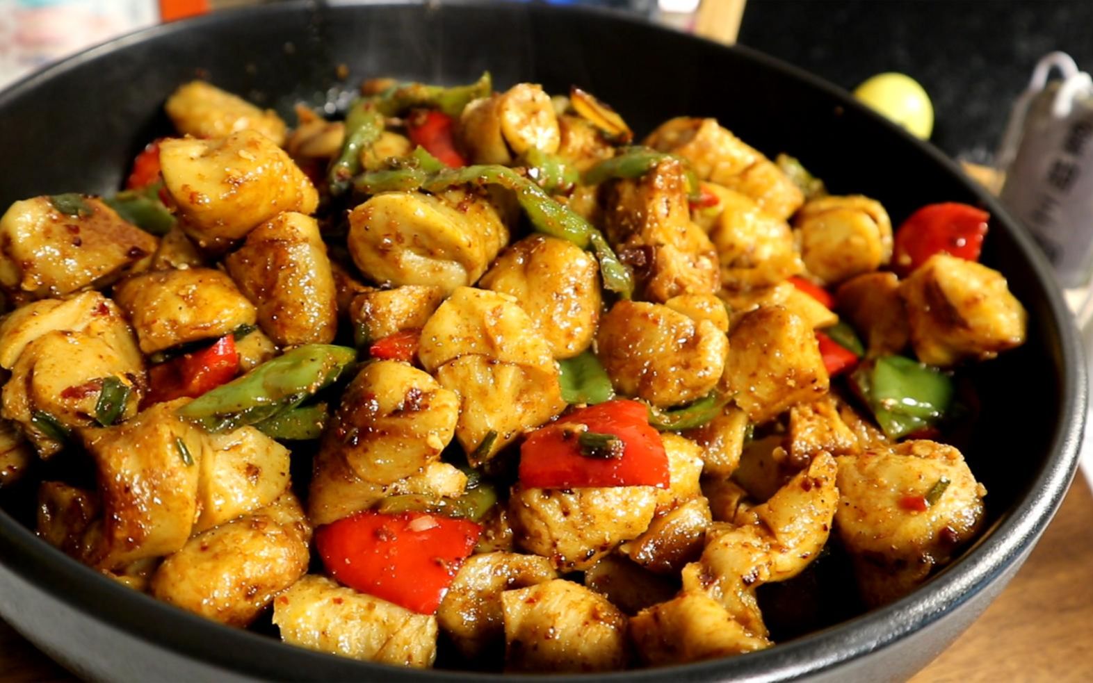 去夜市必吃的炒面筋,做法原来这么简单,烧烤风味,下酒又下饭