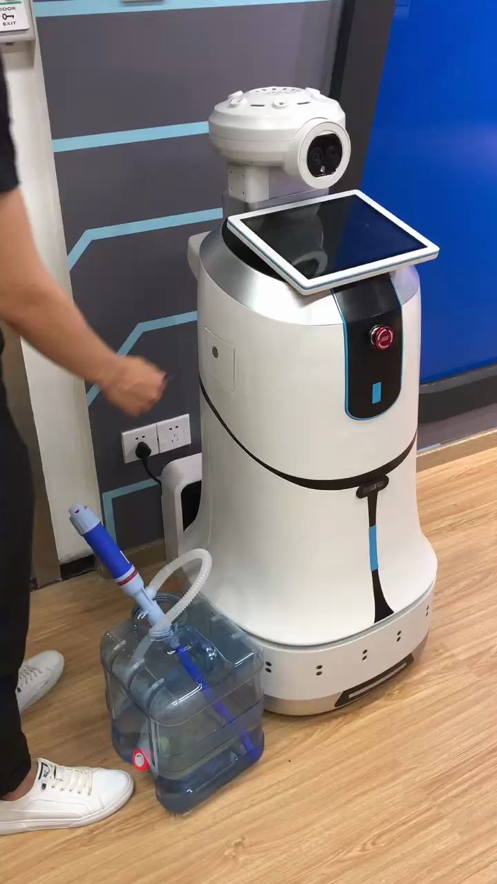 消毒机器人1添加消毒液片段