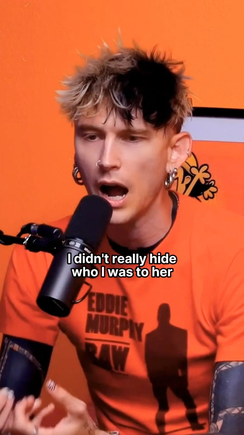 在最近的一次bad friends播客采访中,mgk谈到了他的女儿casie.