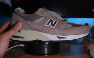 Descargar video: 20周年版英产New Balance 991 ANI开箱！