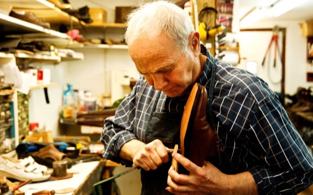 prada手工制鞋工艺匠人精神打造品质美鞋