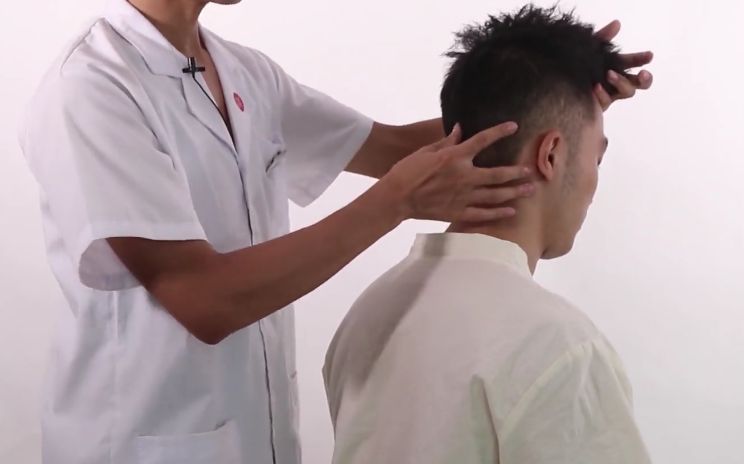 【中医推拿】肩颈疼痛调理丨施术法-颈部6-揉枕外隆突法