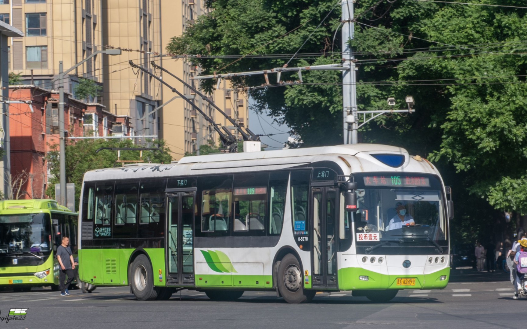 【自走音】国内已为数不多的铅酸辅源无轨电车,太原公交扬子江凹凸曼