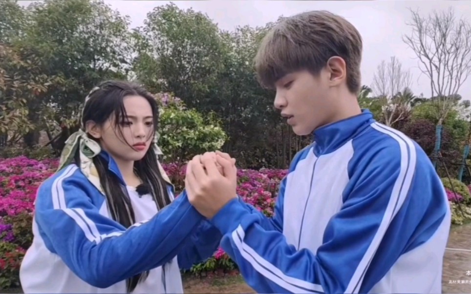 【 极限挑战】黄明昊杨超越搞笑版夏洛特烦恼_哔哩哔哩 (゜-゜)つロ