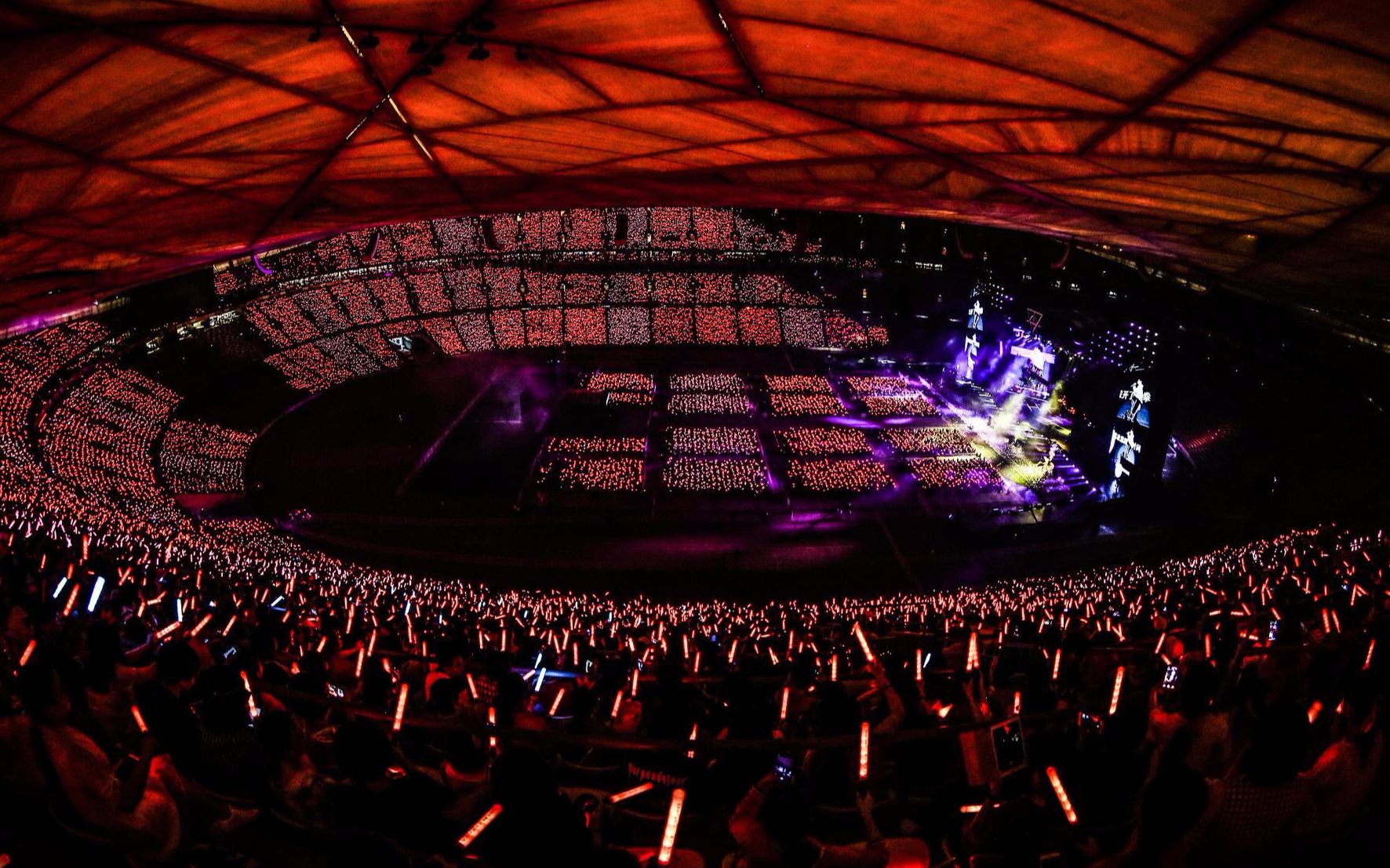 华晨宇鸟巢演唱会合唱烟火里的尘埃完整版