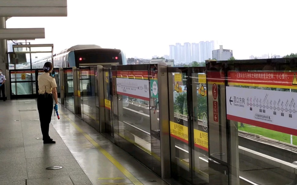 地铁5号线出库车(鱼珠车辆段-滘口站)l2型电客车坦尾站下行进站清客