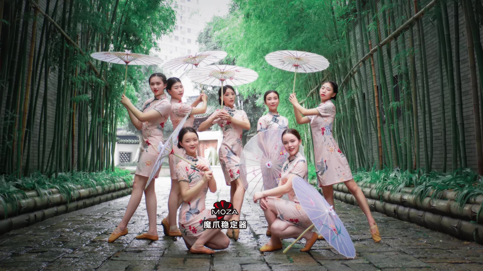 绝美旗袍中国风伞舞《小城雨巷 》【单色舞蹈】