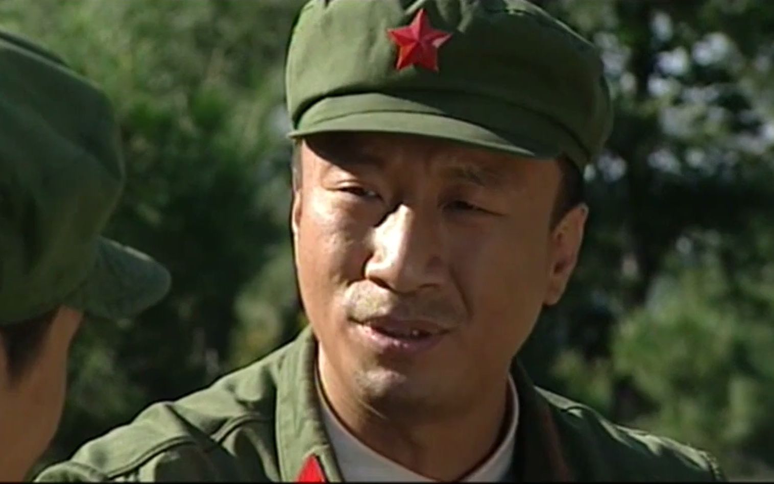 【军歌嘹亮】妻子私下收礼,司令发誓戒酒,让部下不能投其所好!