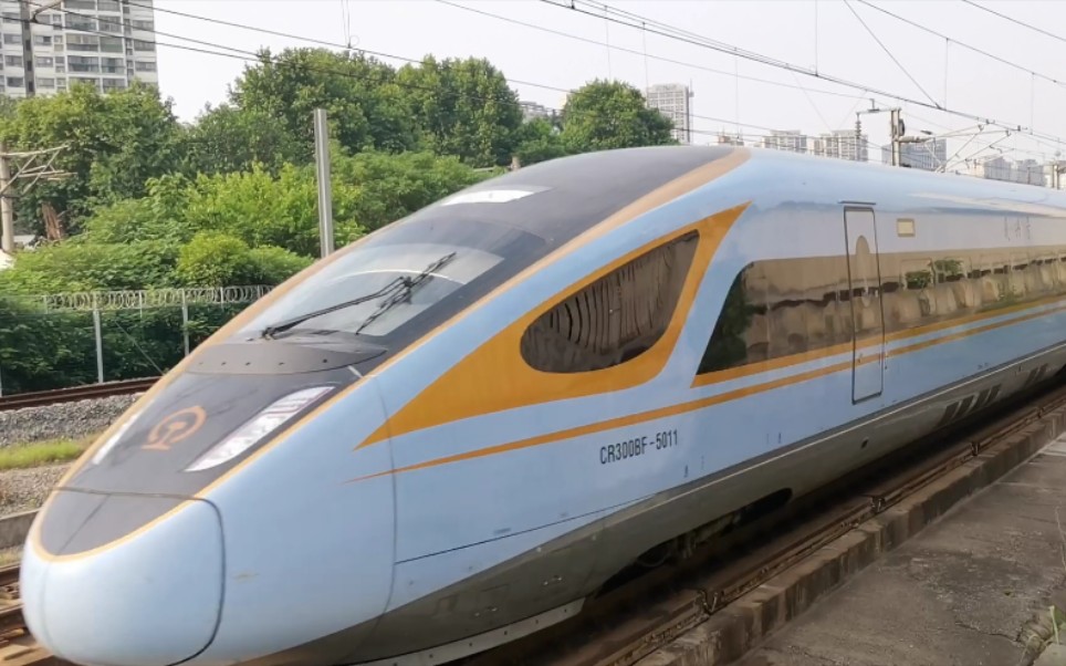 新机位拍车宿迁开往南京的城际列车c3174次蓝暖男复