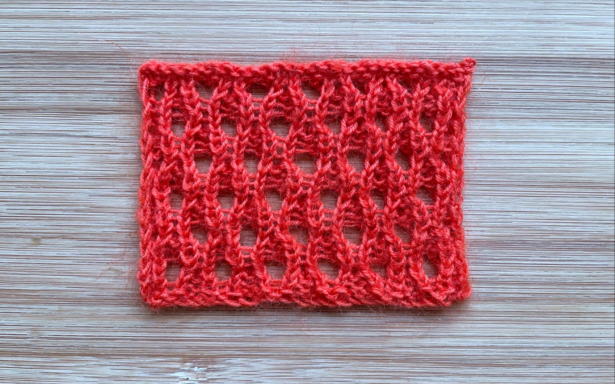 【轻描编织】通透别致的棒针洞洞花样,针法简单,织春款长开衫很飘逸