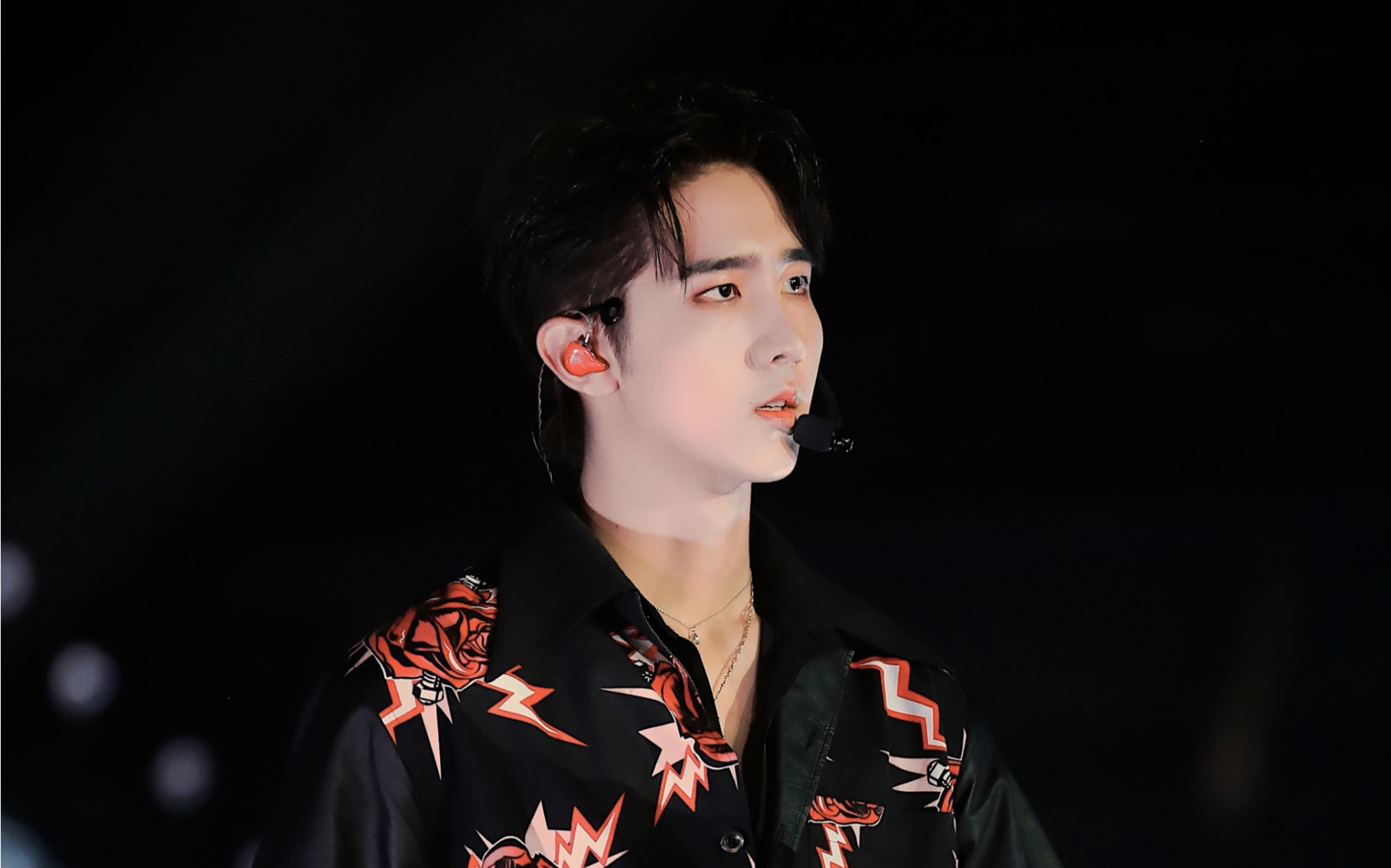 r1se赵让2020湖南卫视跨年演唱会直拍01年舞台掌控者嗨翻全场