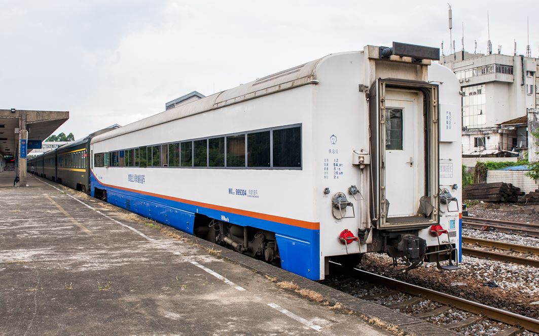 z201列尾附挂铁总轨检车驶离佛山站_哔哩哔哩_bilibili