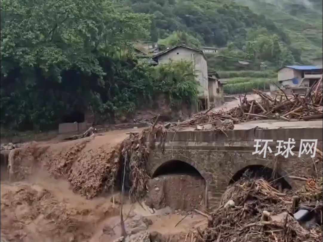 四川雅安“7ⷲ0”暴雨灾害致30余人失联,8人遇难哔哩哔哩bilibili