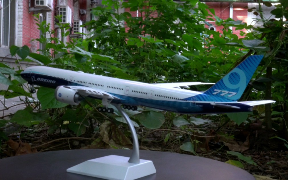 开箱世界上最大的双发客机波音777-9x.模型比例1:200.