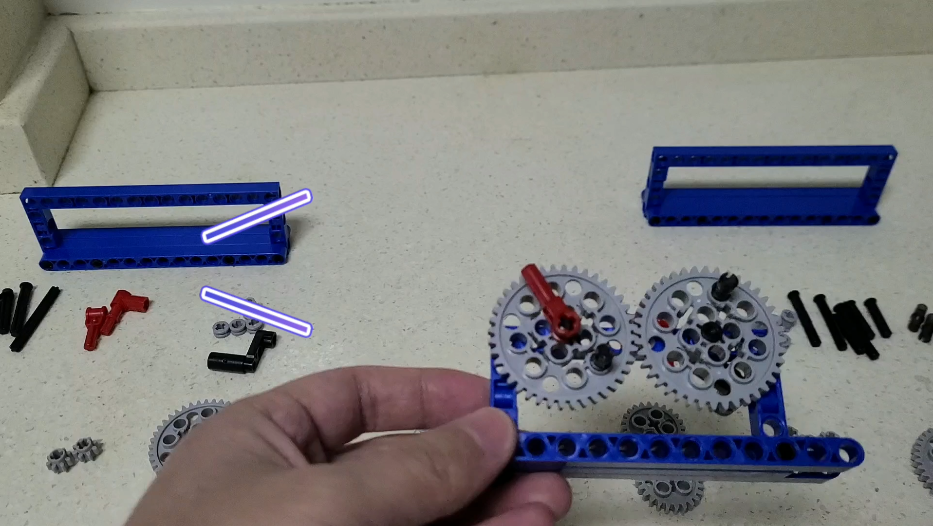 游玩中学知识,如何实现两个齿轮同向转动,惰轮的作用.