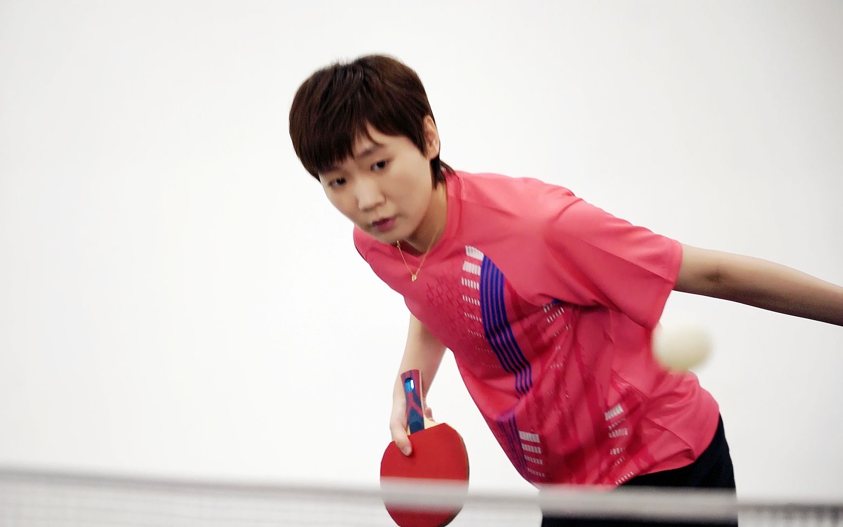 王曼昱说灵感碳王:底劲很足,很具进攻性,能给自己出球质量助力