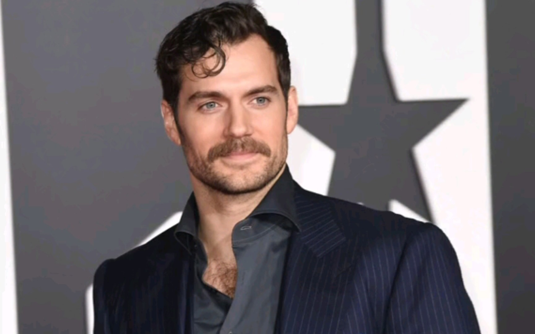 行走的雕塑,亨利卡维尔