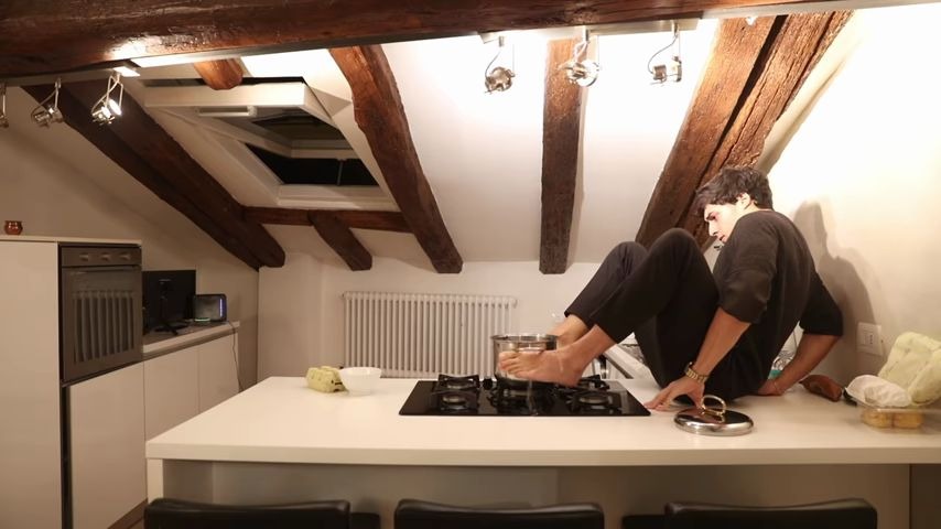 外国牛人挑战全程用脚做饭:结果令人意外_哔哩哔哩 (゜-゜)つロ 干杯